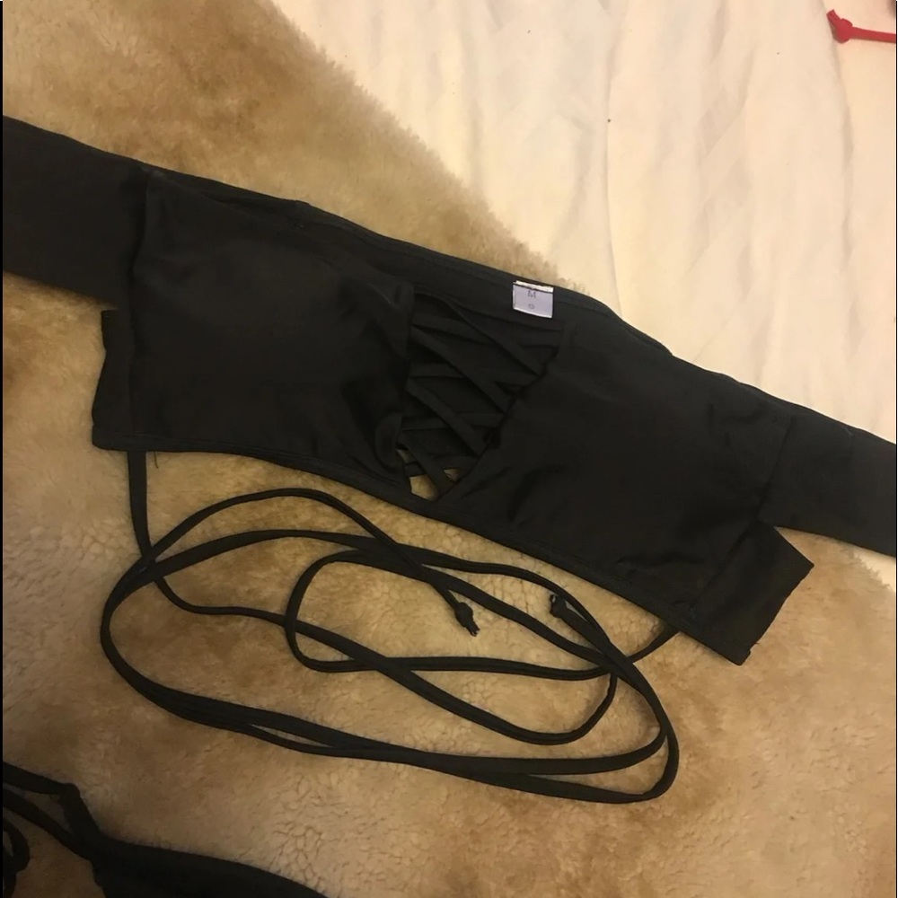 Bikini - Picture 2 of 3
